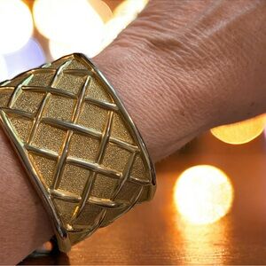 Vintage 1960s cuff bracelet, gold tone, good condition